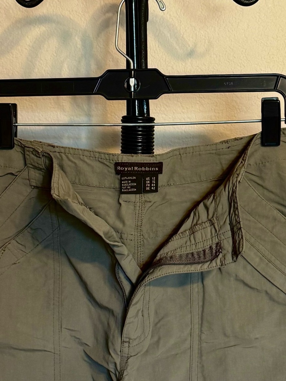 Women’s Olive/Khaki Green Royal Robbin’s Cargo Shorts - 12 - Picture 3 of 3